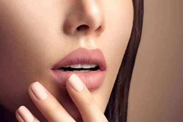 بهترین رنگ لب برای پوست های سبزه