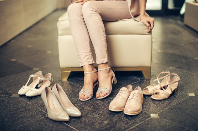 کفش صندل زنانه پاشنه دار یا تخت؛ کدام بهتر است؟